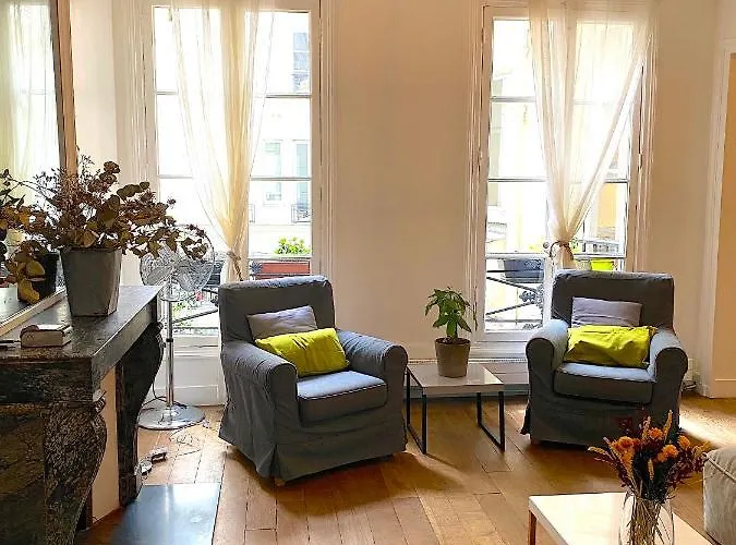 Real Parisian Apartment With 2 Bedrooms And Ac