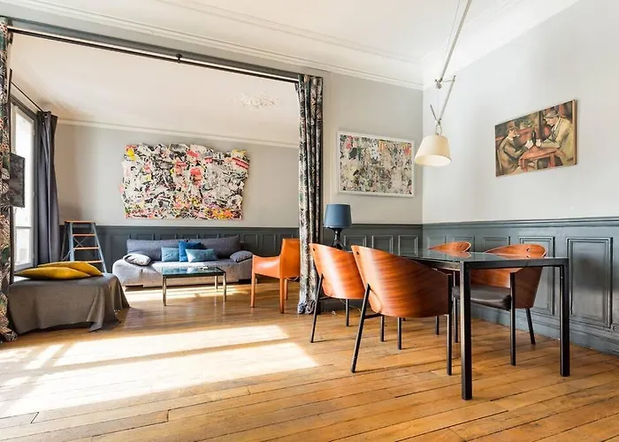 Spacious And Bright 2 Bedroom Apartment, Typically Parisian, Montmartre-Opera, Central Paris