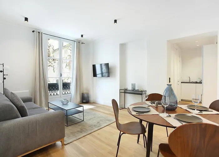 Superb Haussmanian apartment Palais Royal (Banque)