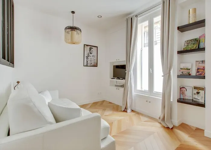 Refurbished Design Flat -near Champs-Elysées Paris