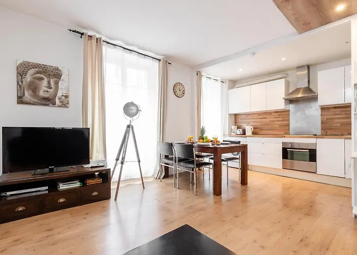 Rue Cler - Eiffel Tower City Apartment