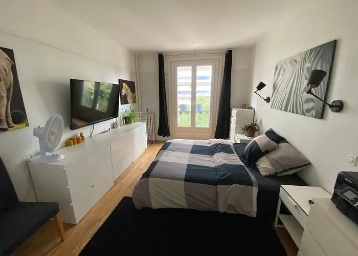 Grand F2 Avec Vue Sur La Maison De Georges Brassens