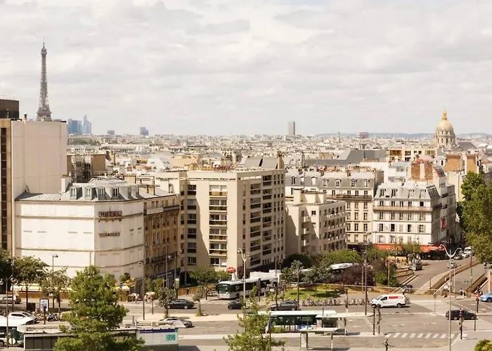 Beautiful Apartment With A View Of Eiffel Tower In Center Paris