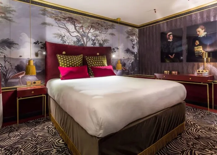 Snob Hotel