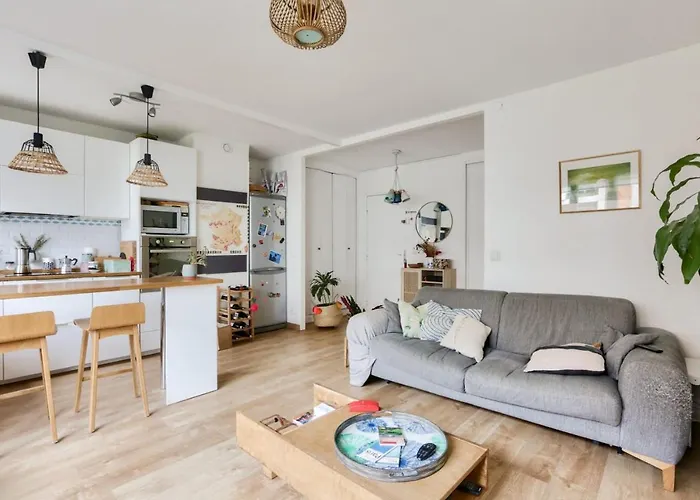 Bright Apartment For 4 With Balcony
