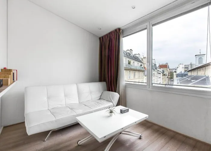 Modern Apartment In The Heart Of The Marais