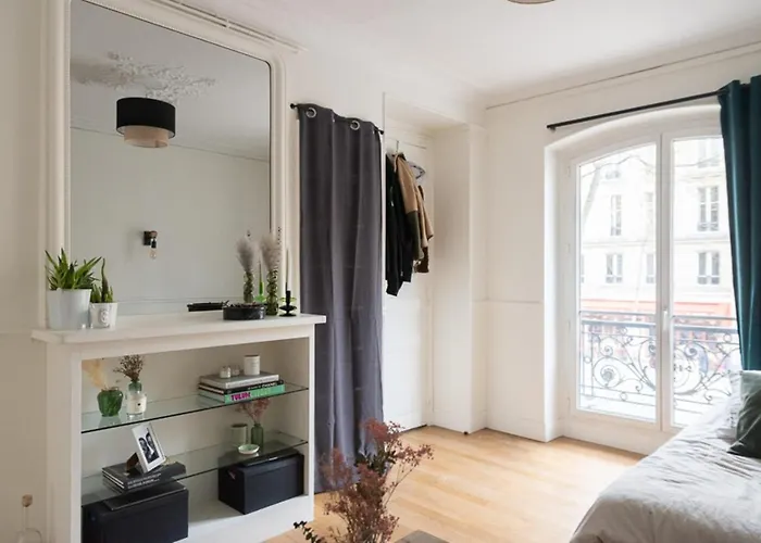 Bright Studio Near The Center Of Paris