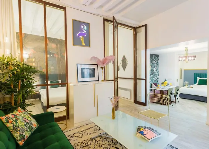 Chatelet - Louvre City Apartment