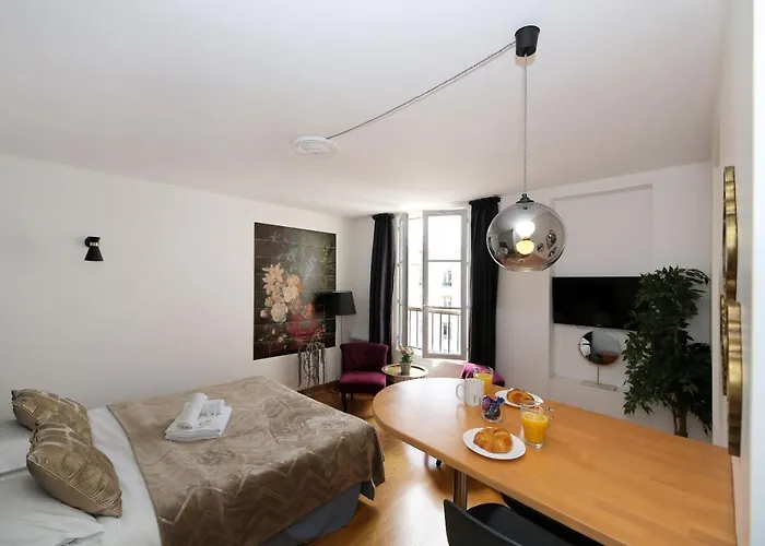 502- Studio De Charme Dans Quartier Anime Paris 5