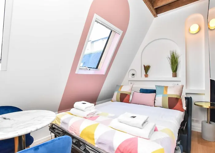 Newly Renovated Studio Under The Parisian Roofs - Arc De Triomphe