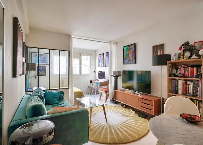 Adorable Studio In The Heart Of Paris