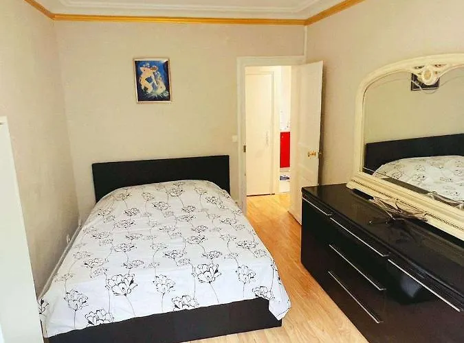 Cozy Haven Near Place De Nation