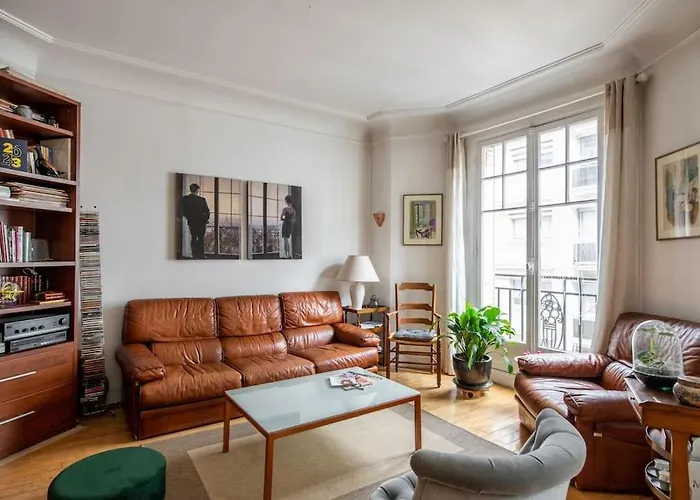 Truffaut - Family Apartment In Batignolles Neighborhood