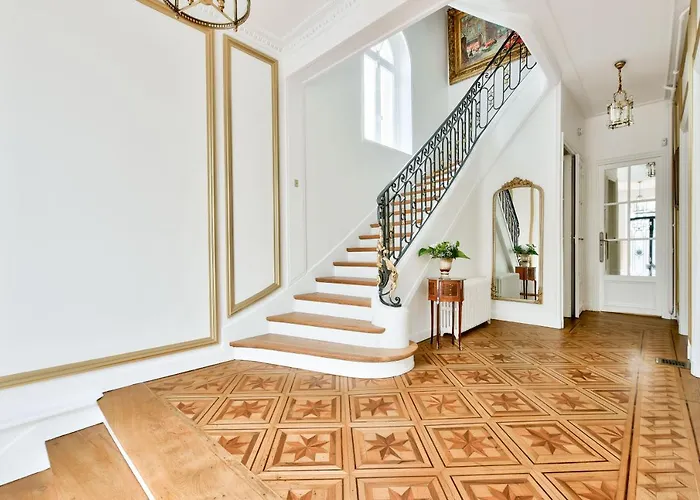 Luxury House In Paris