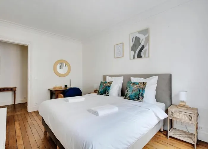 Elegant Parisian Flat - Monceau