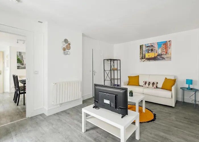Chic And Comfortable Apart In Paris