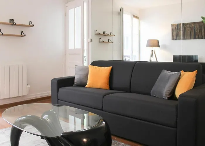Pretty Love Nest Close To Pere-Lachaise