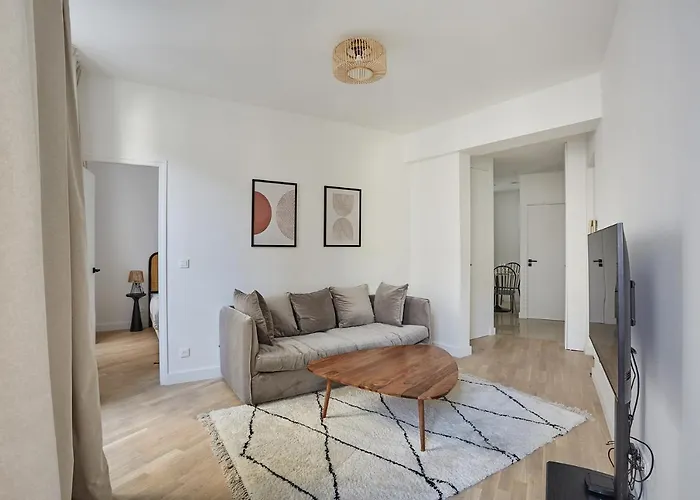 Apartment Center Of Paris By Studio Prestige