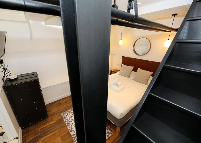 Appartement Proche Des Celebres Puces De Paris 4P