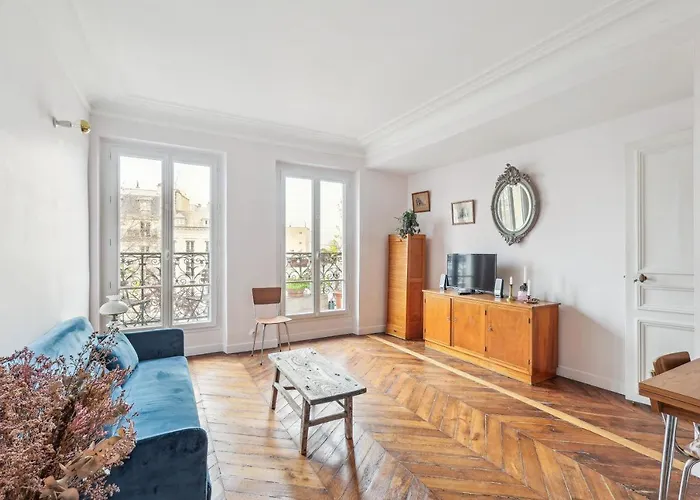 Spacious Apartement \'Canal Saint Martin\' For 6 By Weekome
