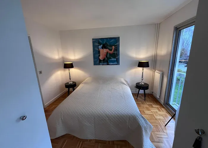Suite 2 Pieces Sur Jardin Paris