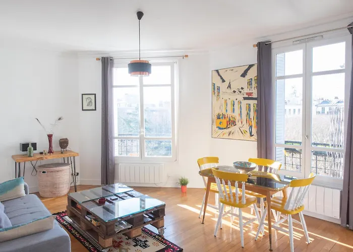Cosy And Very Nice Flat With Open View On A Parc