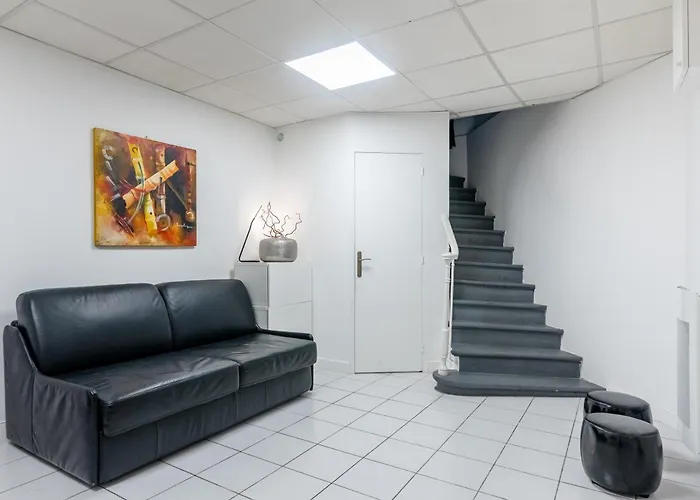 Residence Magenta Blue