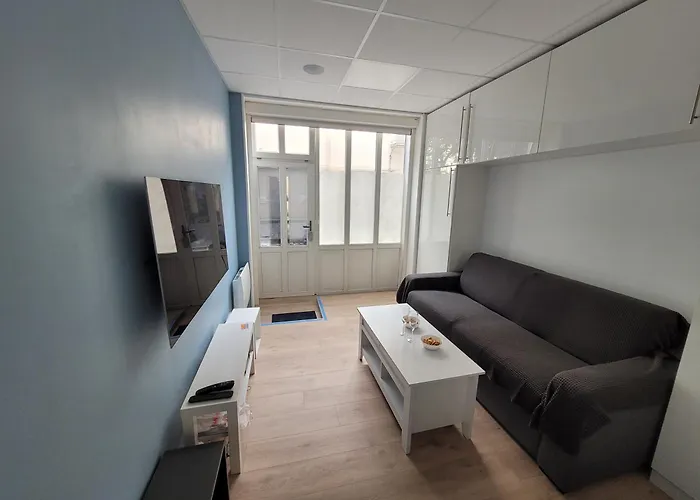 Studio Bien Equipe Au Calme A Montmartre