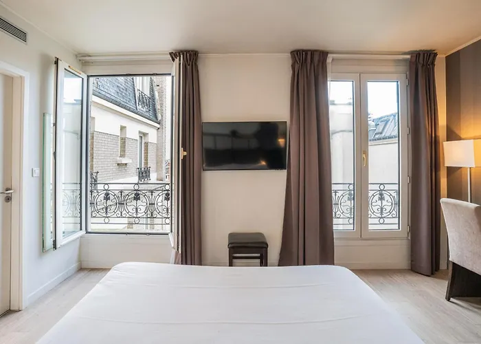 Hotel De Flore - Montmartre