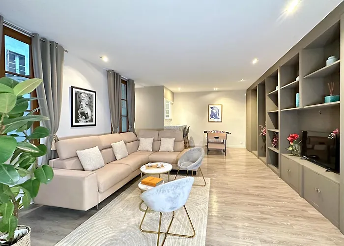 Luxurious Flat In Saint-Germain-Des-Pres