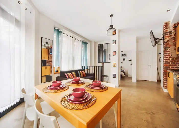 Large Flat Very Close To Montmartre