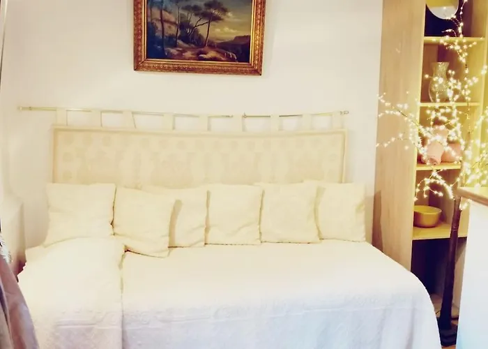 Small Luxurious Room In The Heart Of Saint Germain