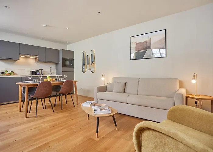 Apartment Center Of Paris By Studio Prestige