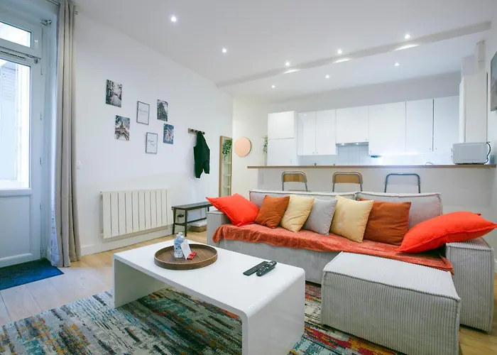Warm 2 Bedrooms Apartement - C38