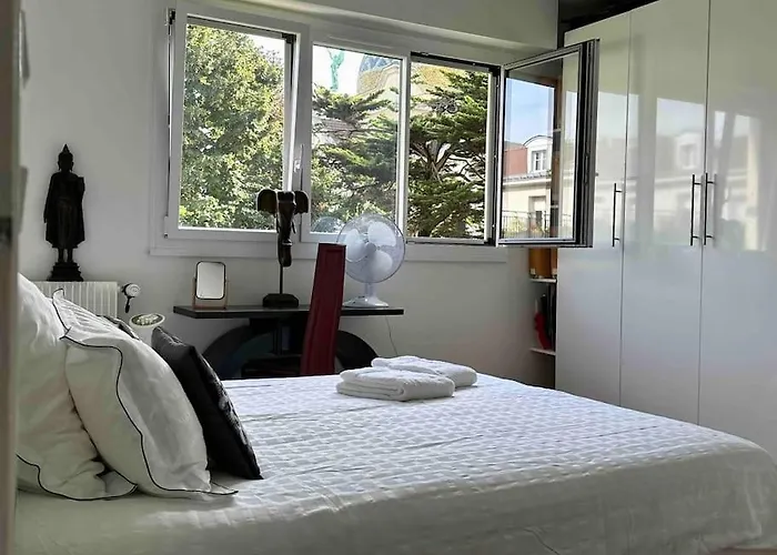 Private Bedroom 1 Near Eiffel Tower, Saint Germain