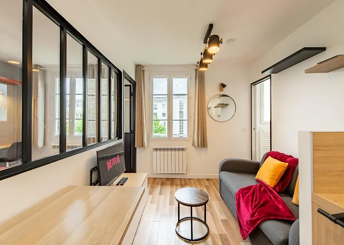 Cozy 1-Bedroom Apartment With All Amenties In Montmartre