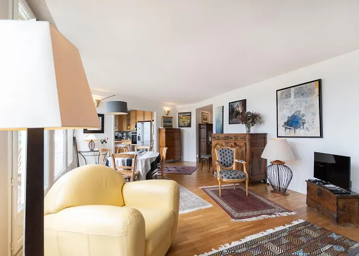 GuestReady - Stunning 3 Bed Apt wBalcony near Champs Elysées
