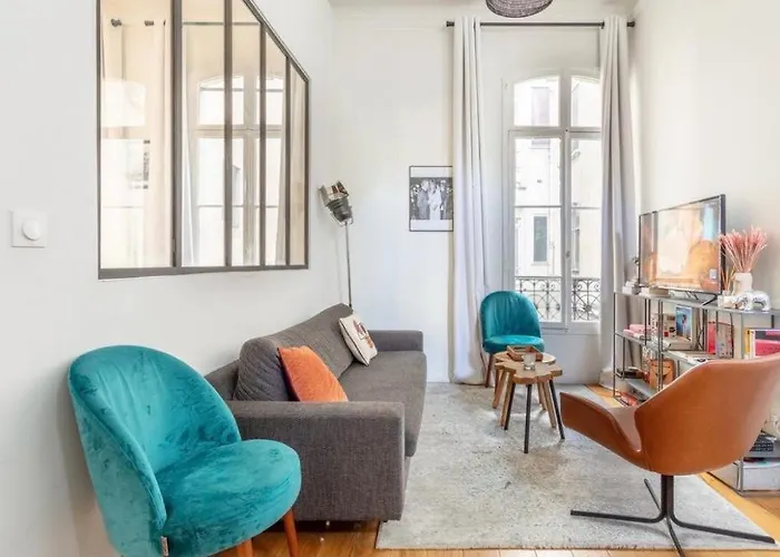 Modern, Spacious Apartment Facing The Arc De Triomphe