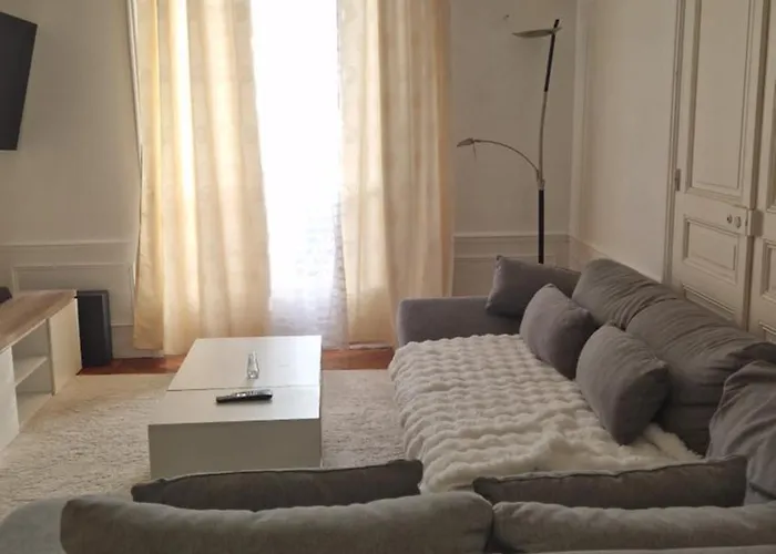 Paris Cosy House Tour Eiffel