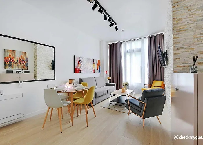 Intimate Apartment With Air Conditioner & Jacuzzi 2Br 6P Montmartre