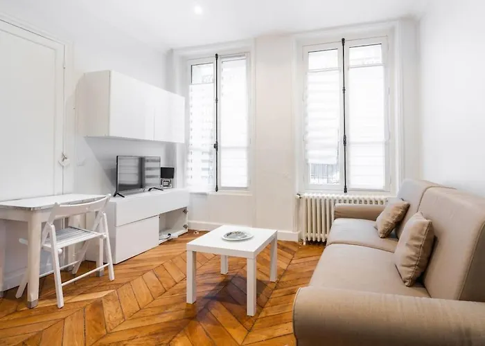 Studio Luxe Montaigne