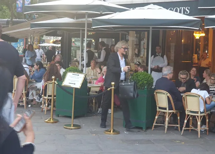 Gorgeous Place ,Center Paris,Close To Louvre Meusm And Eiffel Tour ,Front Metro