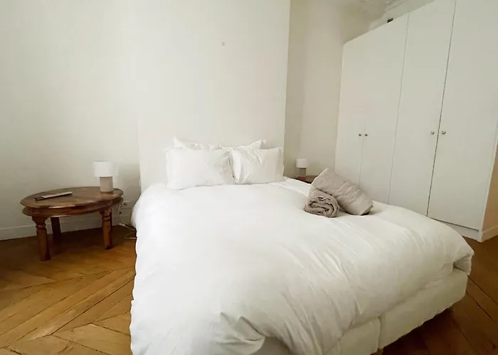 Spacious 3Br Flat / Madeleine