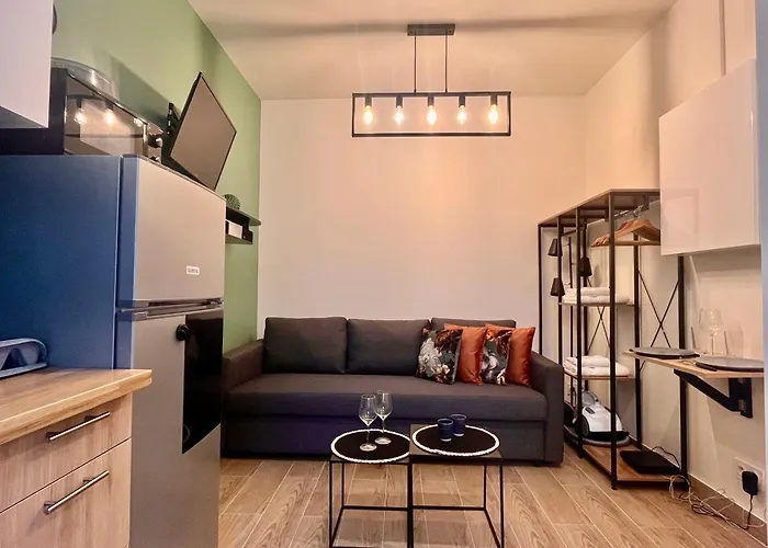 Fully Equipped Studio - 4 Mins From The Metro