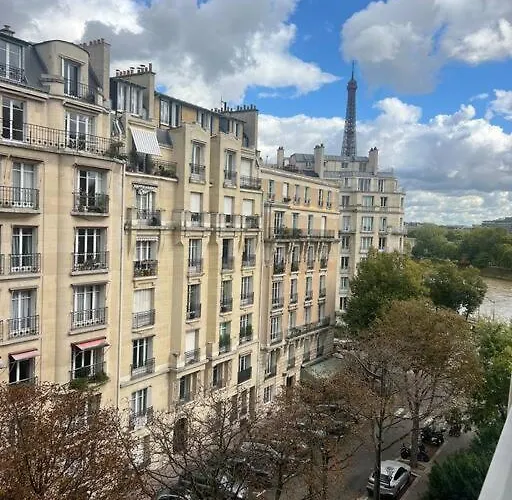 Suite Avec Balcon Vue Tour Eiffel