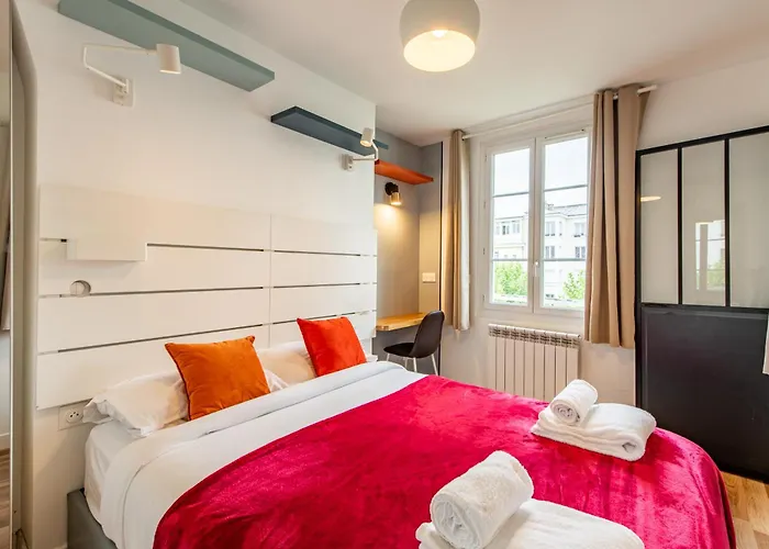 Cozy 1-Bedroom Apartment With All Amenities Near Iconic Montmartre Neighbourhood