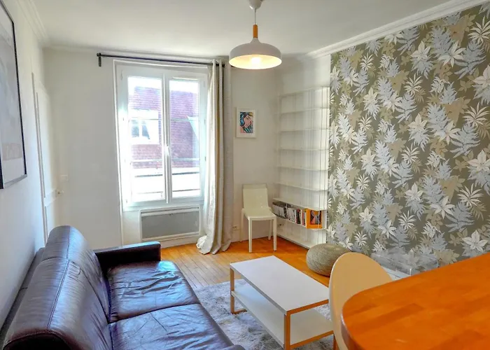 New Sunny Flat Near Montorgeuil