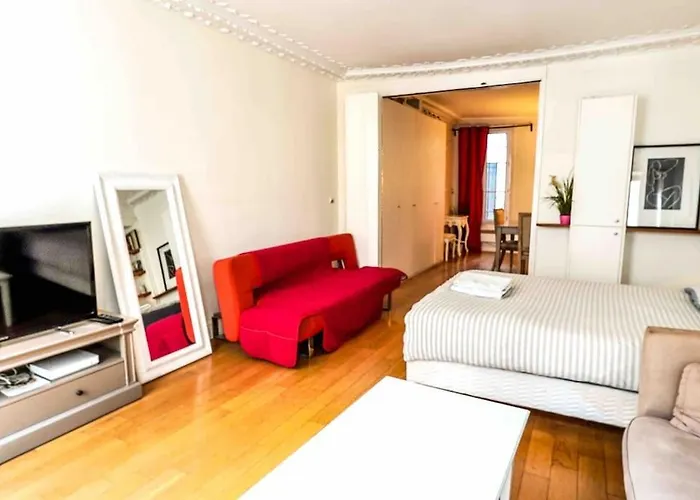 New Spacious Flat Near Montorgueil