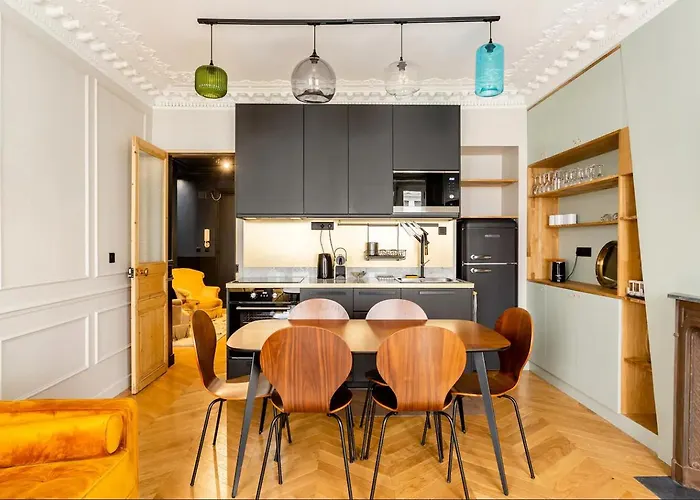 Stylish Apartment In The Heart Of Paris