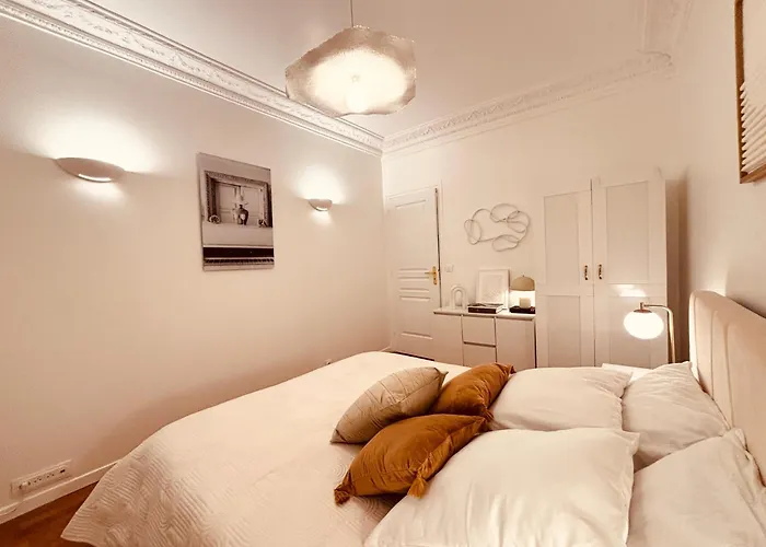 Paris Moments, Your Moments